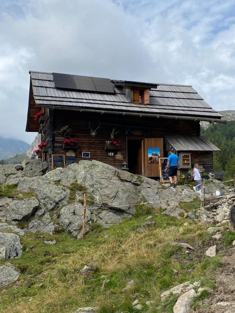 Nocky Mountains Lodge And Apartment Radenthein Dış mekan fotoğraf